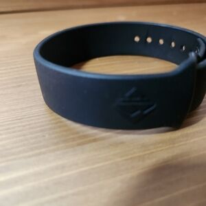 Road ID 13mm Black Bracelet Band Tuck & Pin Design Sports Gym Athletic Like New